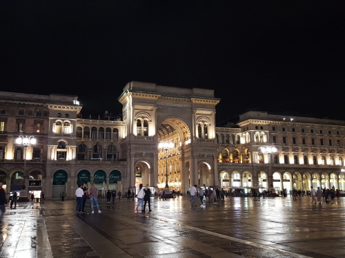 비토리오 에마누엘레 2세 갤러리아 (Galleria Vittorio Emanuele II)