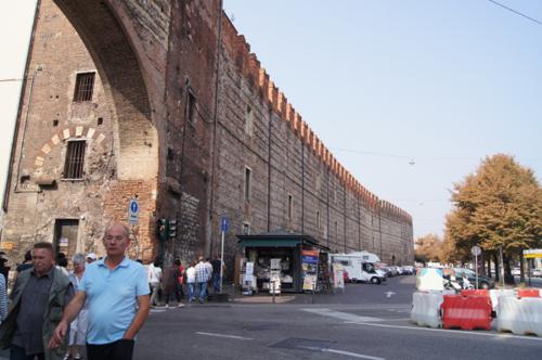중세 성벽과 성 및 다리 (Castelvecchio & Ponte di Castelvecchio)