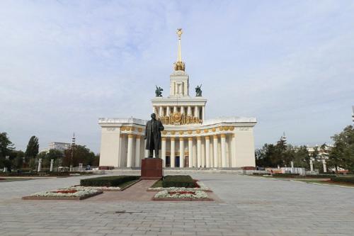 레닌 동상 (Памятник Ленину)