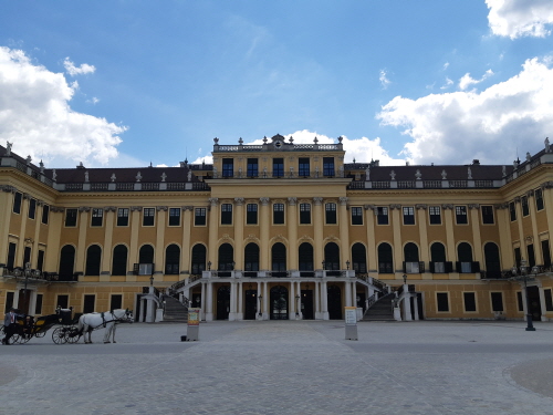 쇤브룬 궁전 외관 (Schönbrunn Palace)